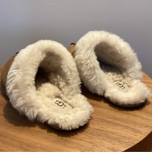 UGG chestnut Scuffette  Sheepskin Slippers(size 6) - Picture 5 of 8